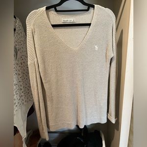 Abercrombie & Fitch sweater